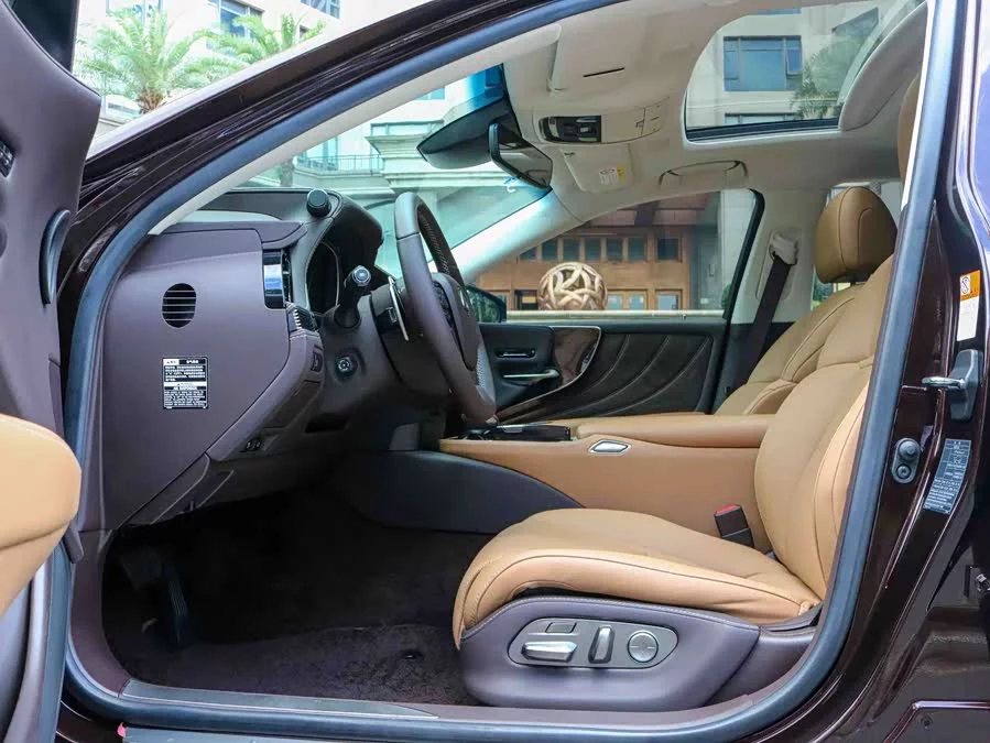 Lexus LS