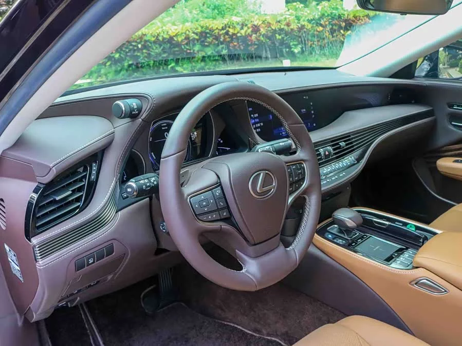 Lexus LS