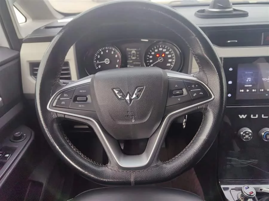 Wuling Hongguang PLUS