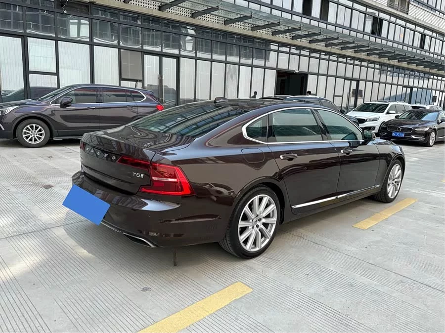Volvo S90