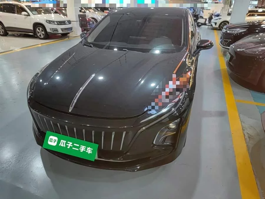 Hongqi E-QM5