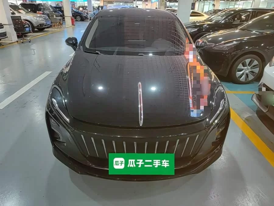 Hongqi E-QM5