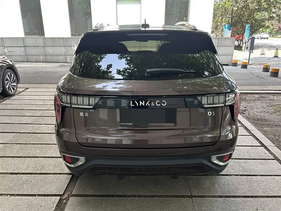 Lynk & Co 01