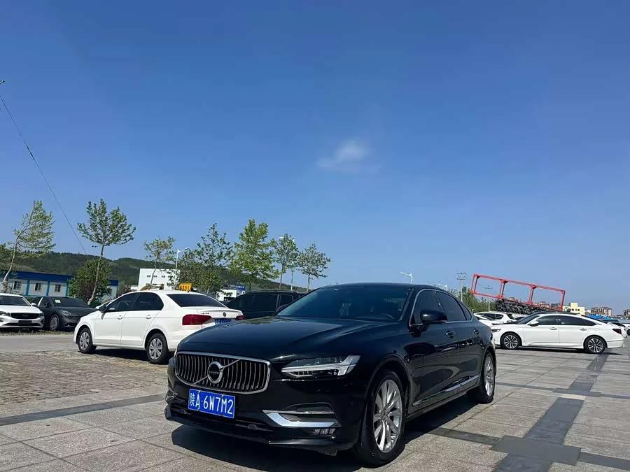 Volvo S90