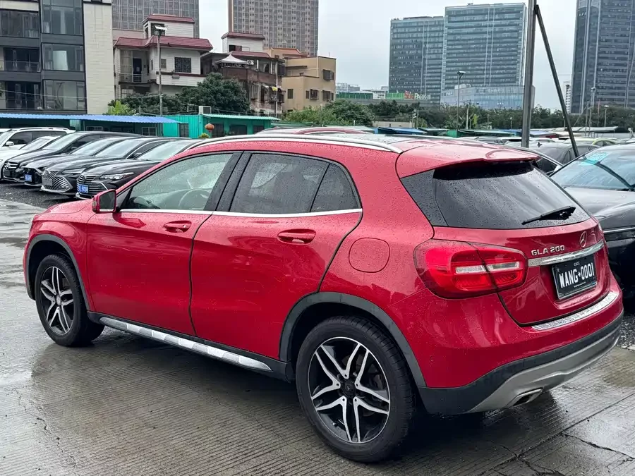 Mercedes Benz GLA