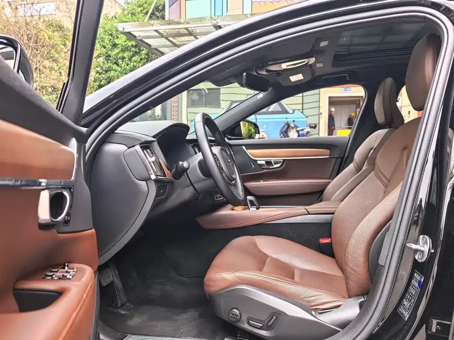 Volvo S90