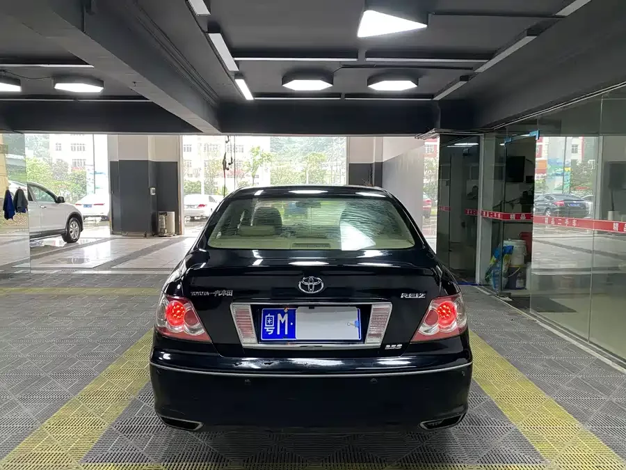Toyota Reiz