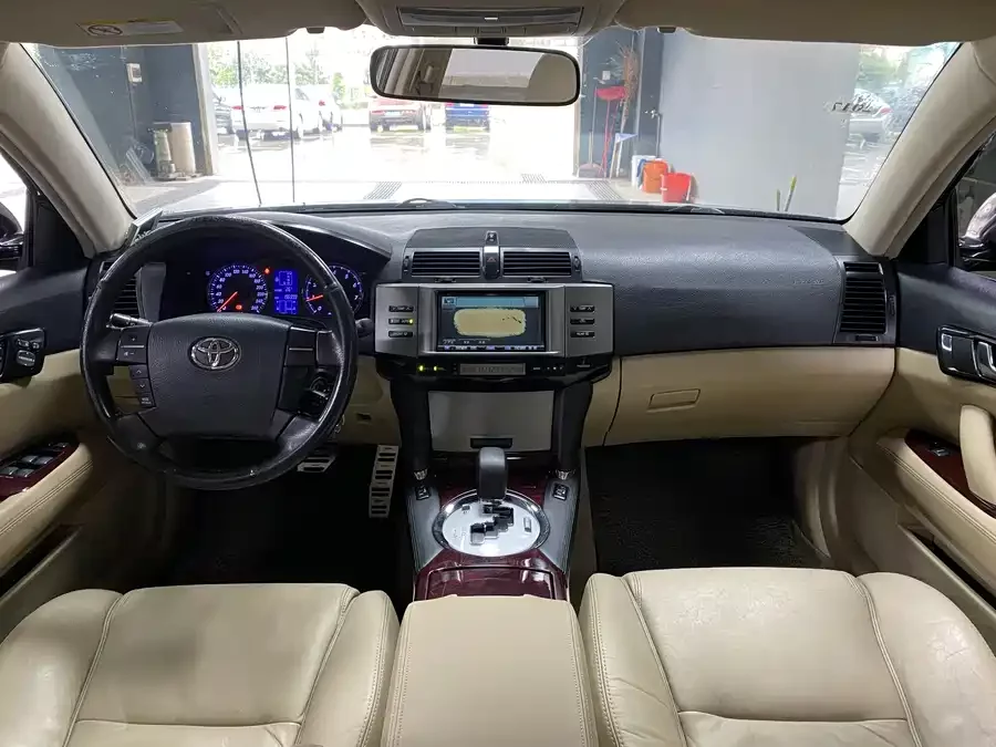 Toyota Reiz