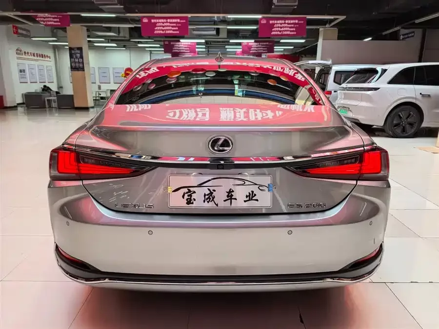 Lexus ES