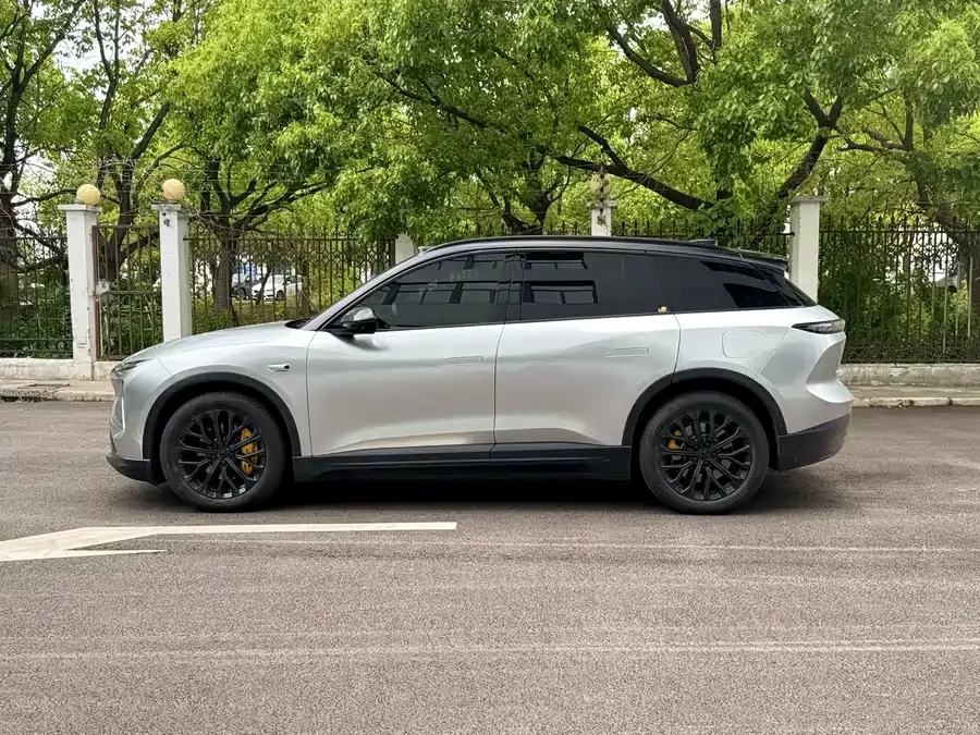 NIO ES6