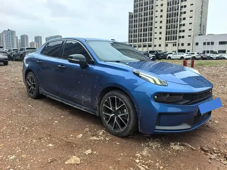 Lynk & Co 03