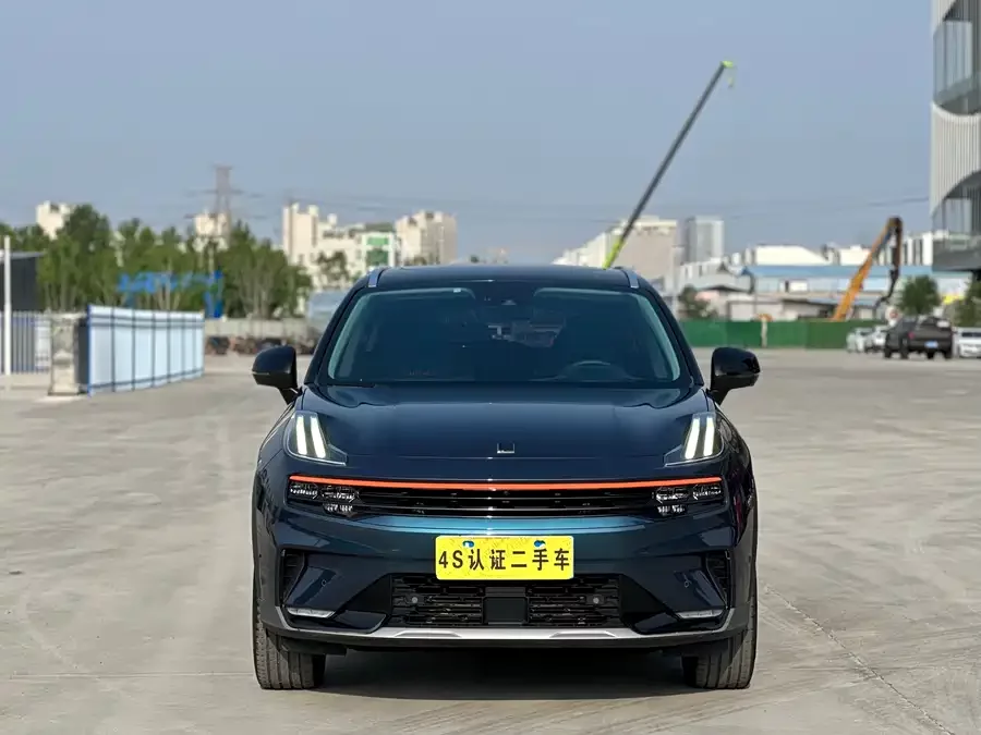 Lynk & Co 06