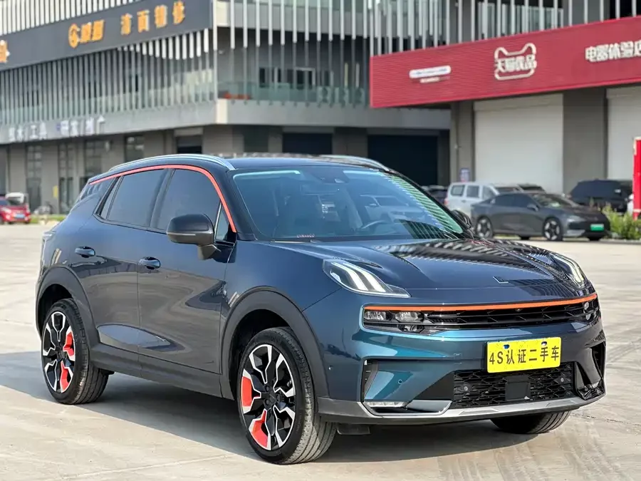 Lynk & Co 06