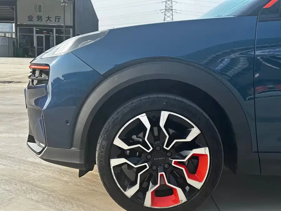 Lynk & Co 06