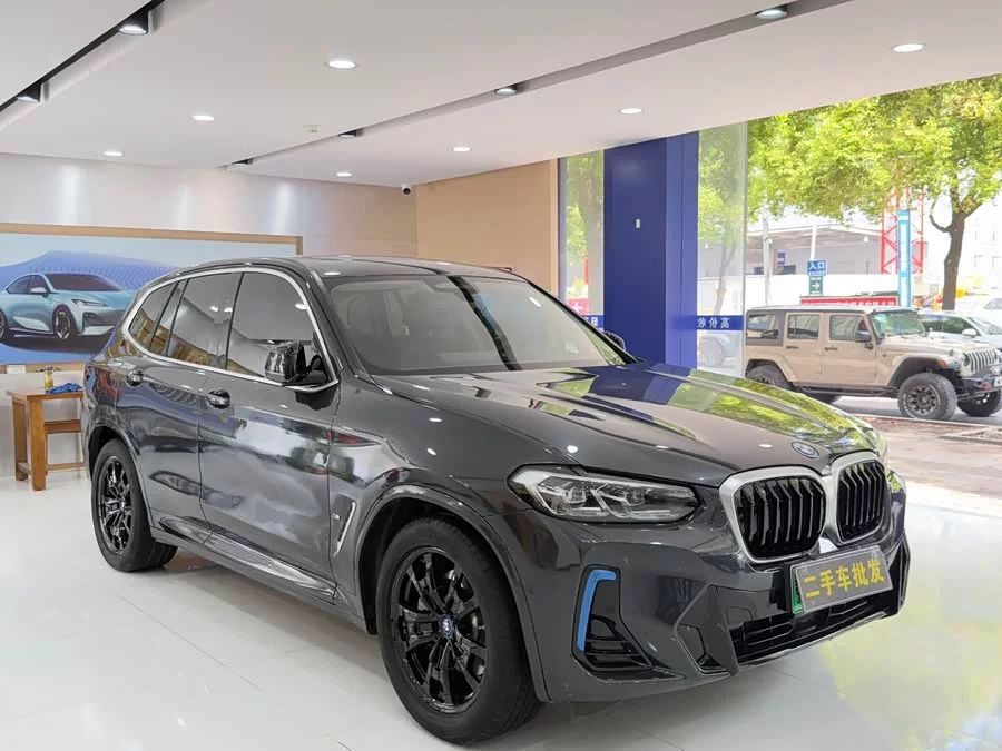 BMW iX3