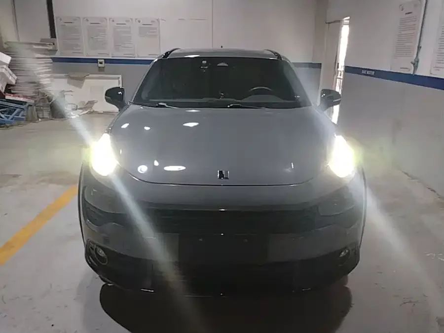 Lynk & Co 02