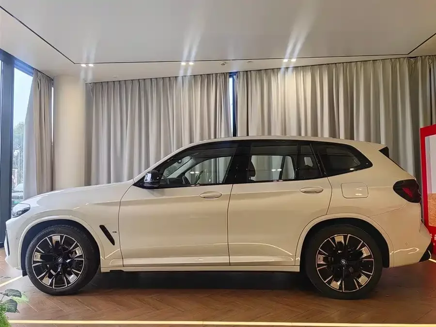 BMW iX3