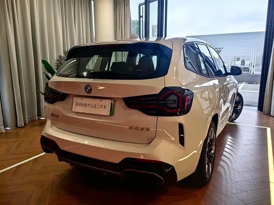 BMW iX3