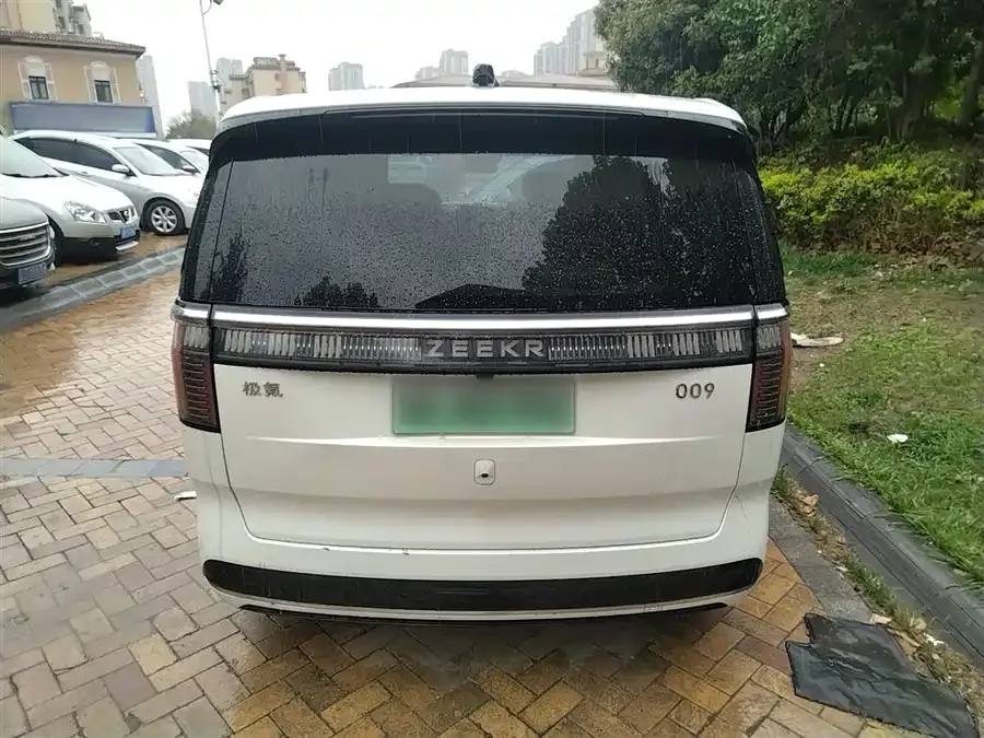Zeekr 009