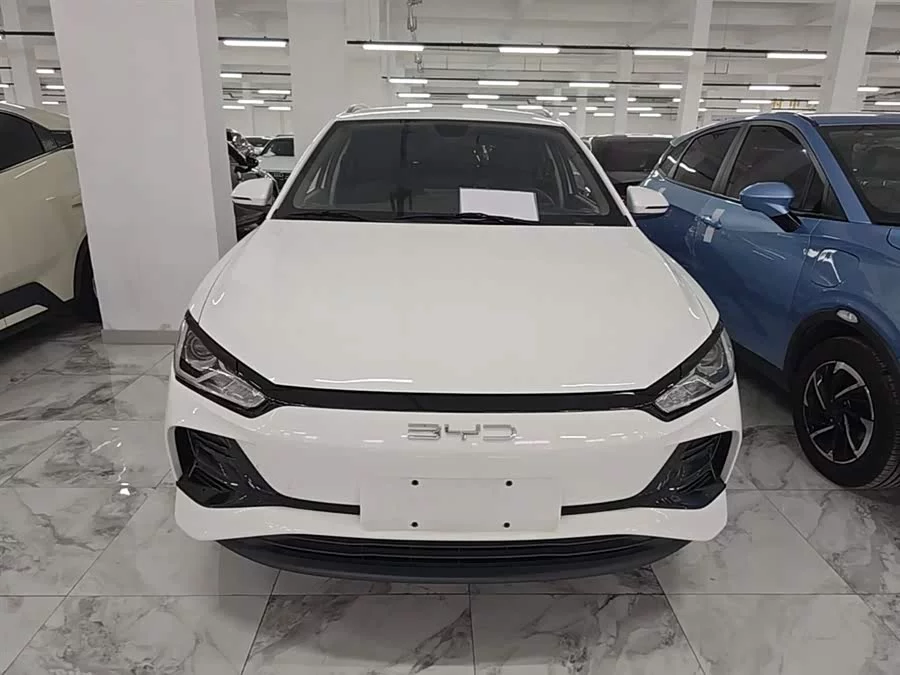 BYD e2