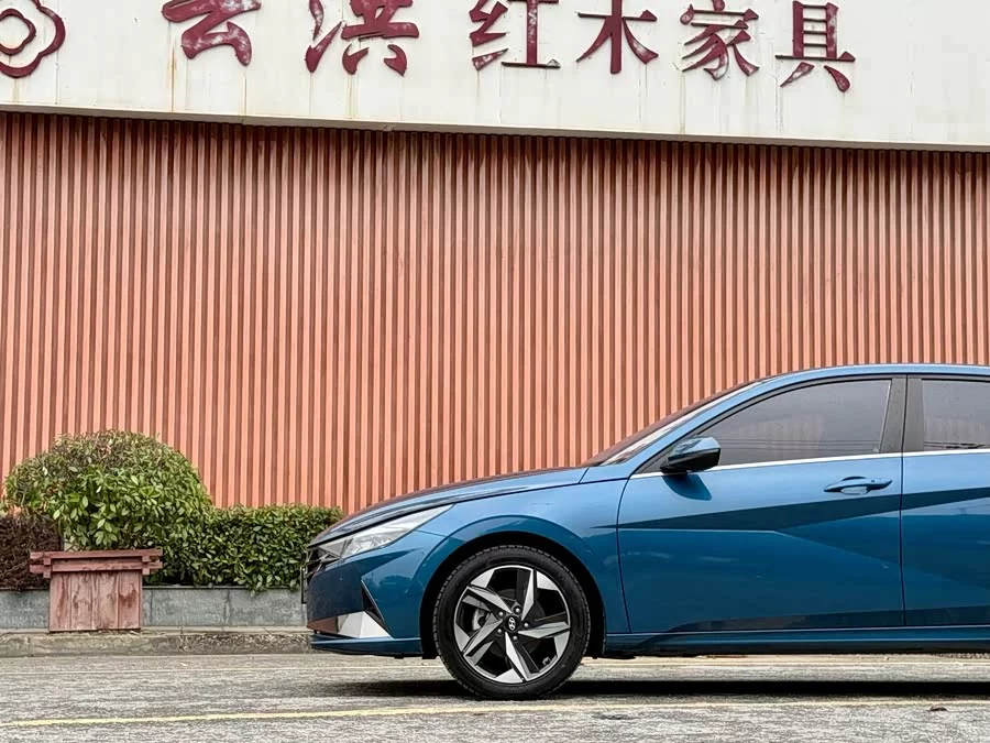 Hyundai Elantra