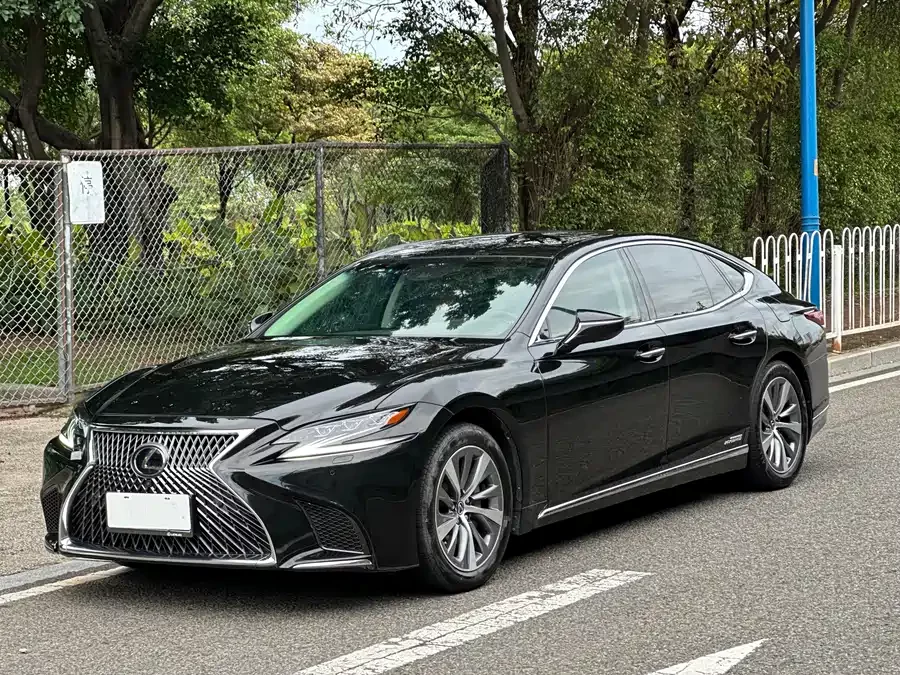 Lexus LS