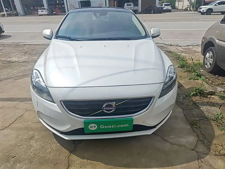 Volvo V40