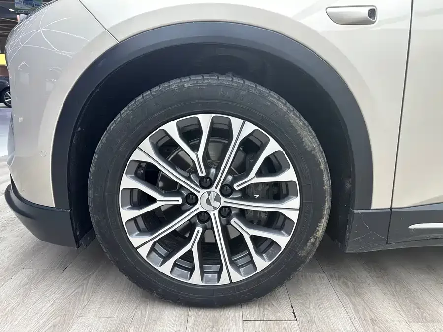 NIO ES6