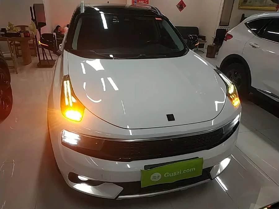 Lynk & Co 01