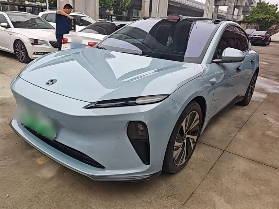 NIO ET5