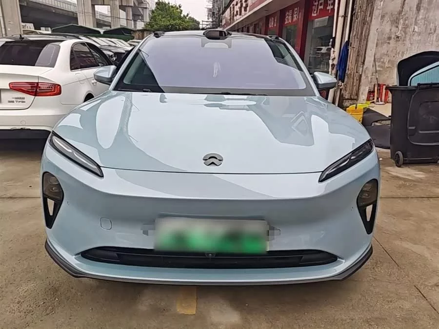 NIO ET5