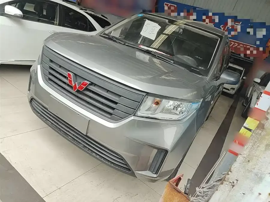 Wuling Hongguang PLUS