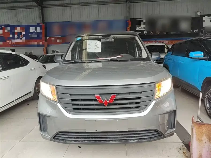 Wuling Hongguang PLUS