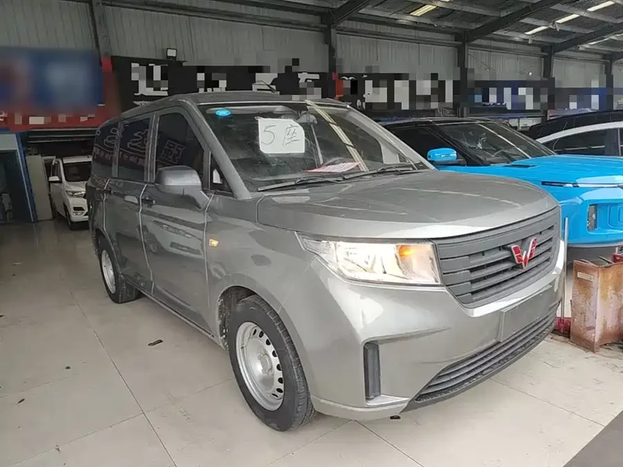 Wuling Hongguang PLUS