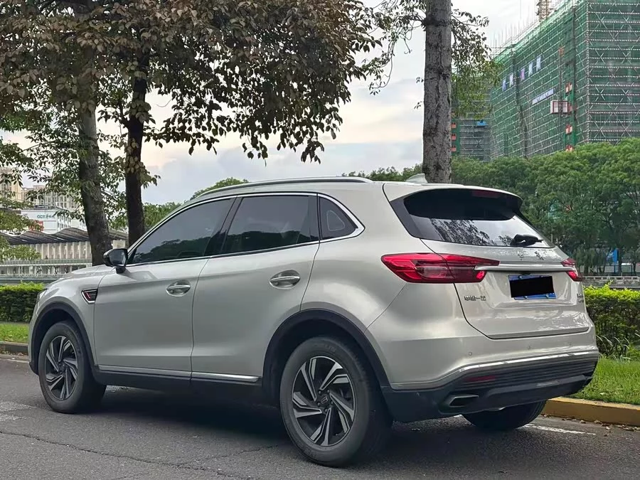 Hongqi HS5