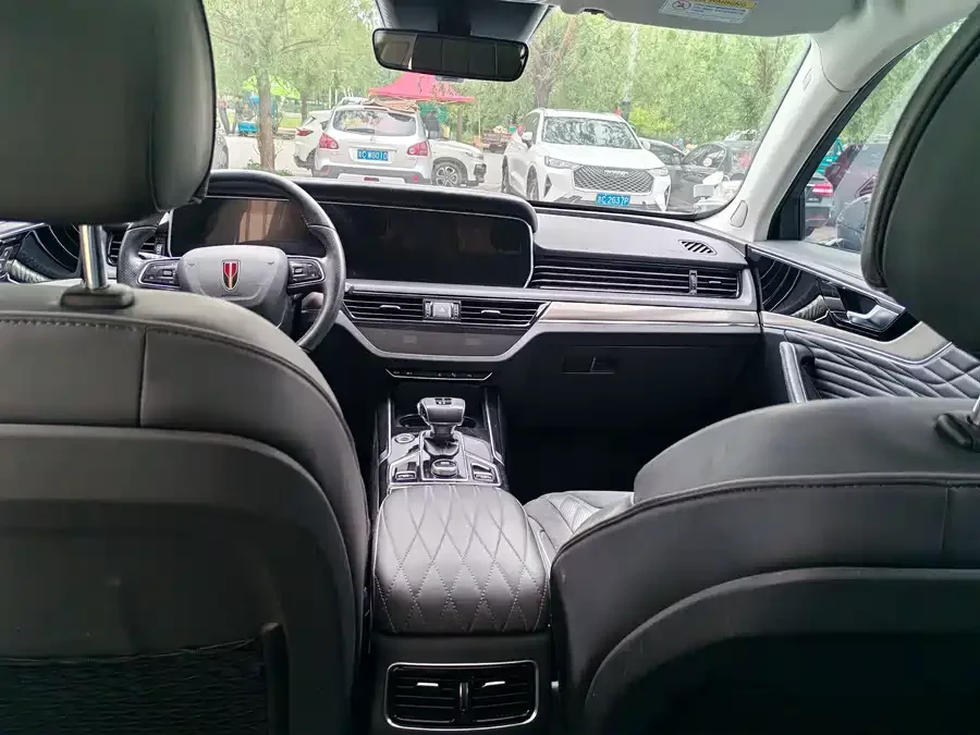 Hongqi HS5