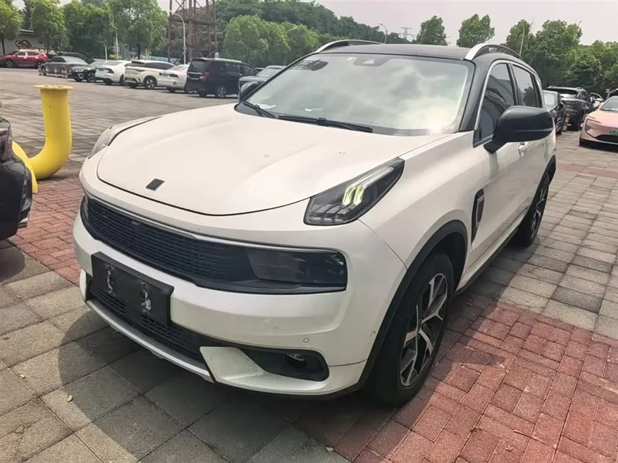 Lynk & Co 01 EM-P