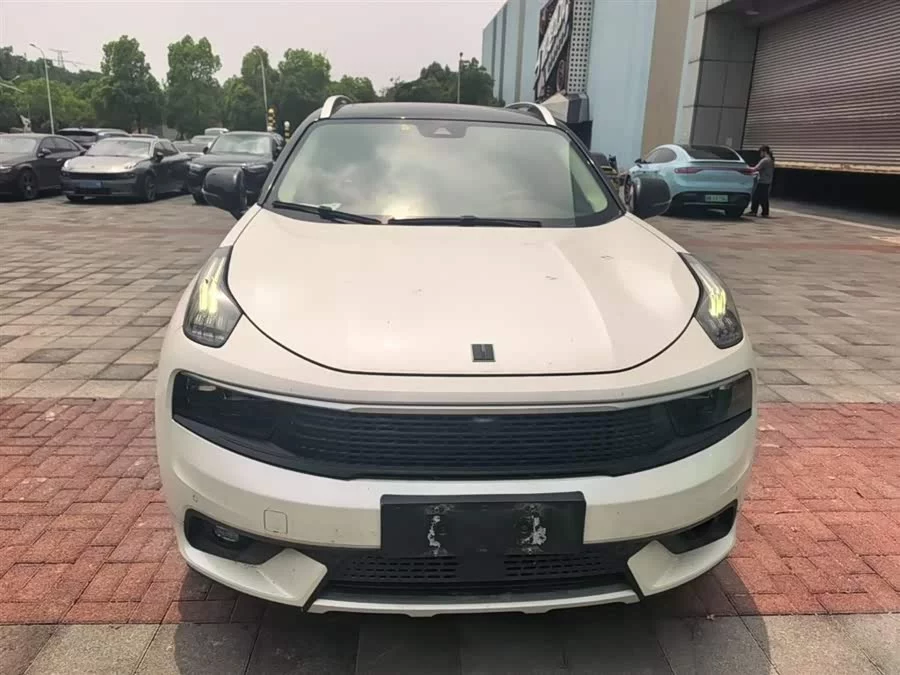 Lynk & Co 01 EM-P