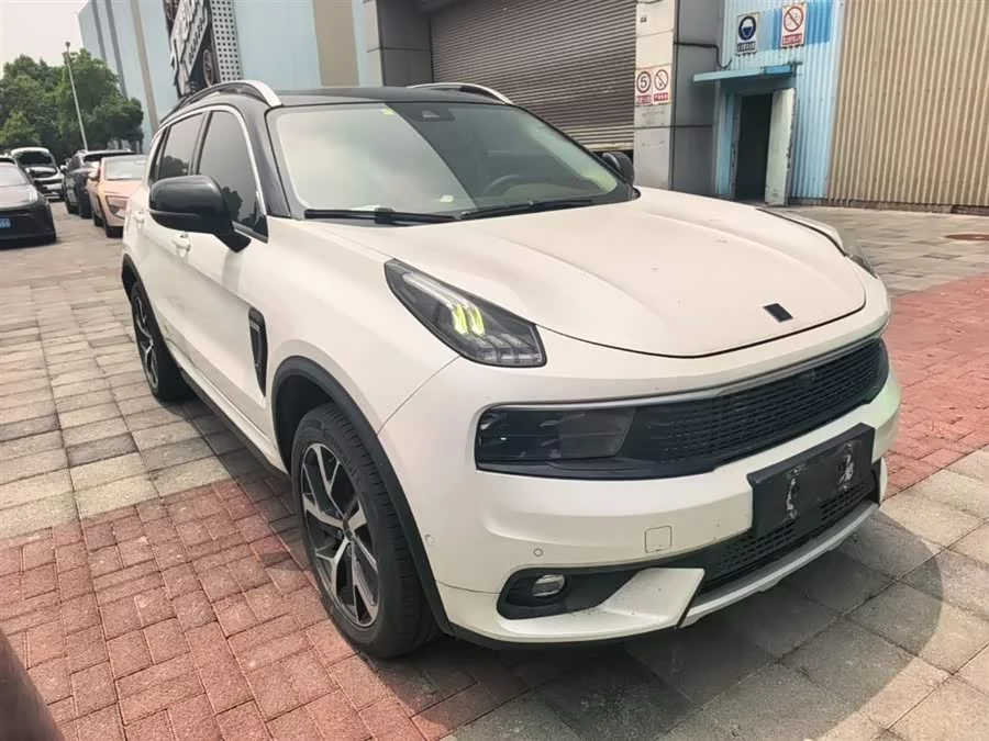 Lynk & Co 01 EM-P