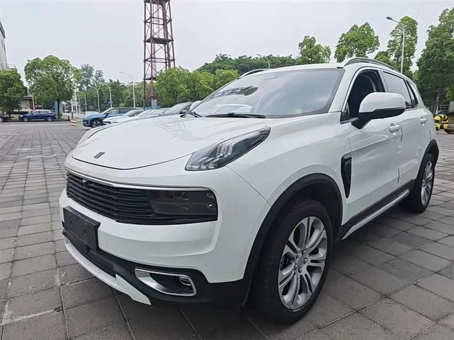 Lynk & Co 01