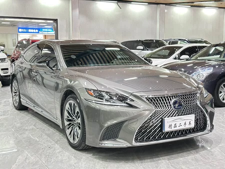 Lexus LS