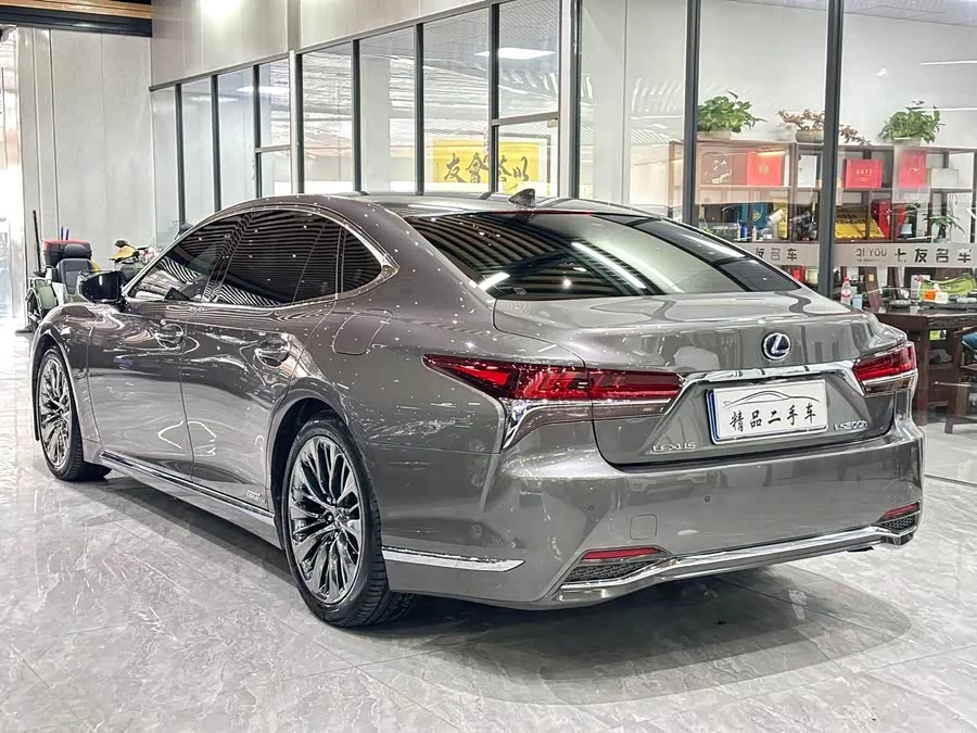 Lexus LS