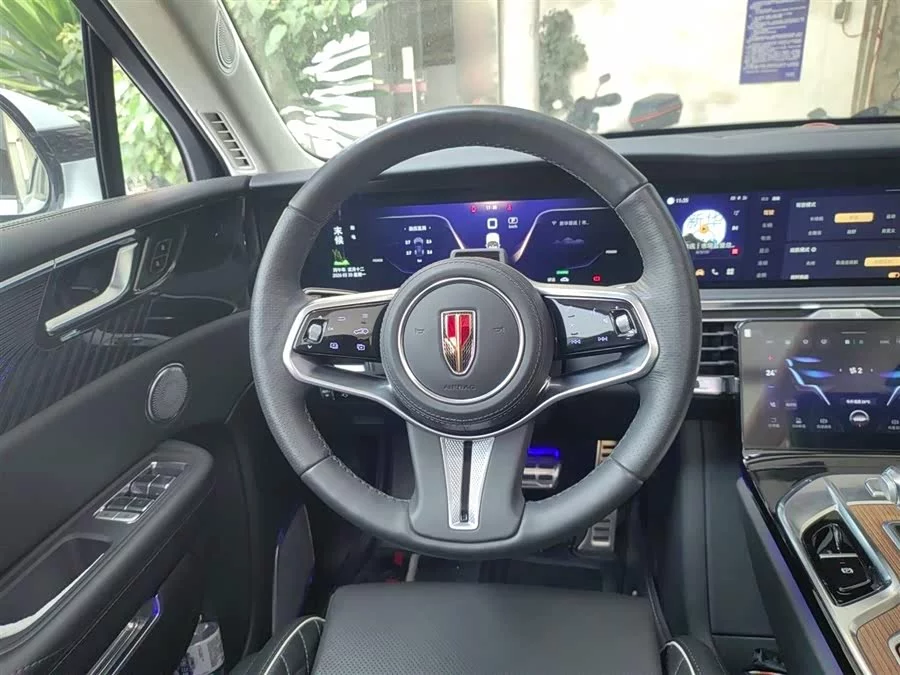 Hongqi E-HS9