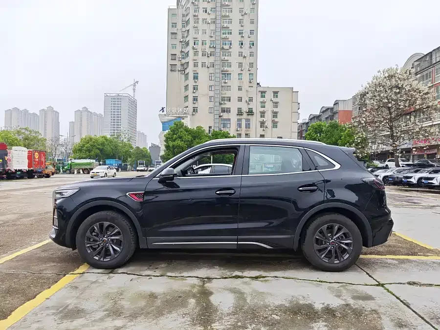 Hongqi HS5