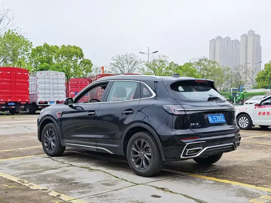 Hongqi HS5