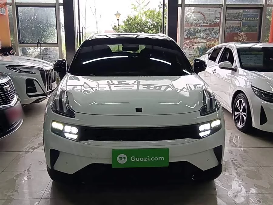 Lynk & Co 06