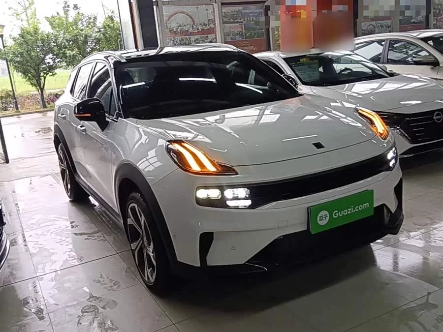 Lynk & Co 06