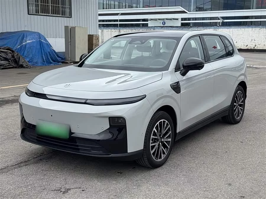 Leapmotor B10