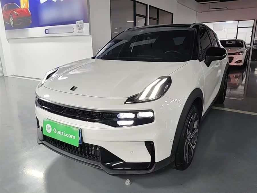 Lynk & Co 06