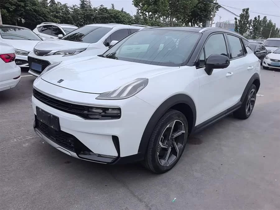 Lynk & Co 06